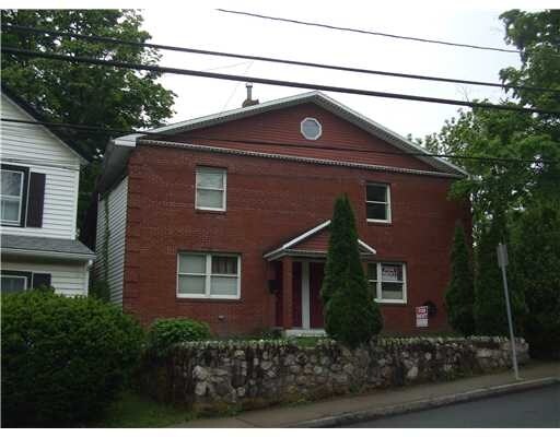 Building Photo - 103 Oak St