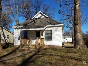 Building Photo - 1012 W 3rd St