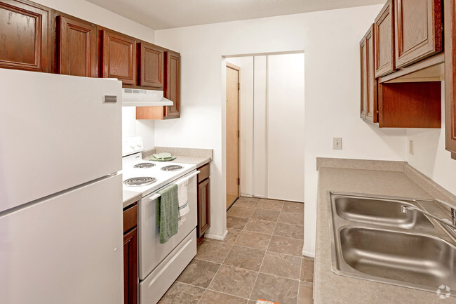 2BR, 1BA - Autumn Ridge Apartments