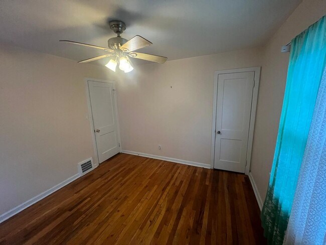 Foto del edificio - 1207 Churchill Rd