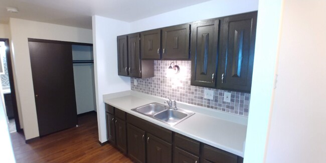 Foto del edificio - 5101 N Lovers Lane Rd