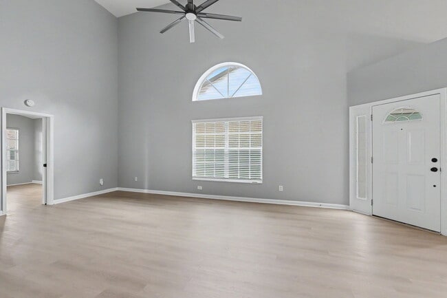 Foto del edificio - 6600 Gentle Ben Cir
