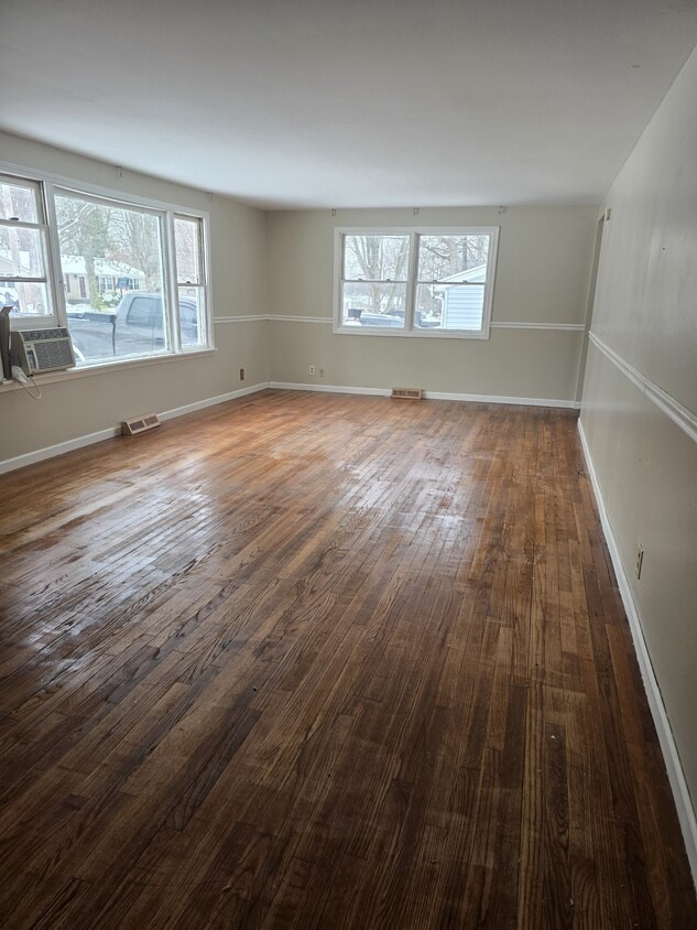 Foto principal - 1102 E Timber Dr