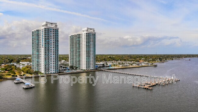 Building Photo - 231 Riverside Dr