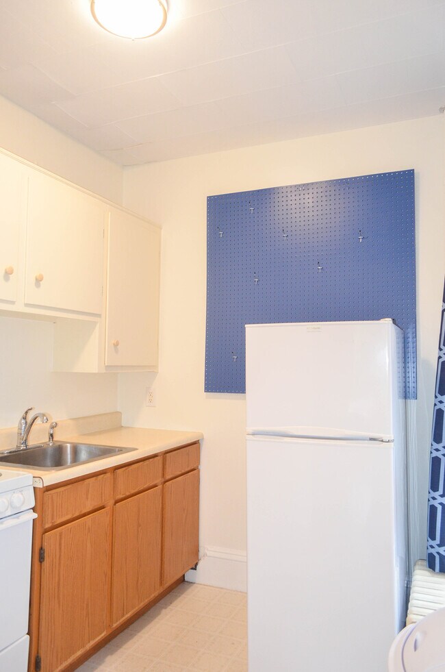 Kitchen - 44 Deering St