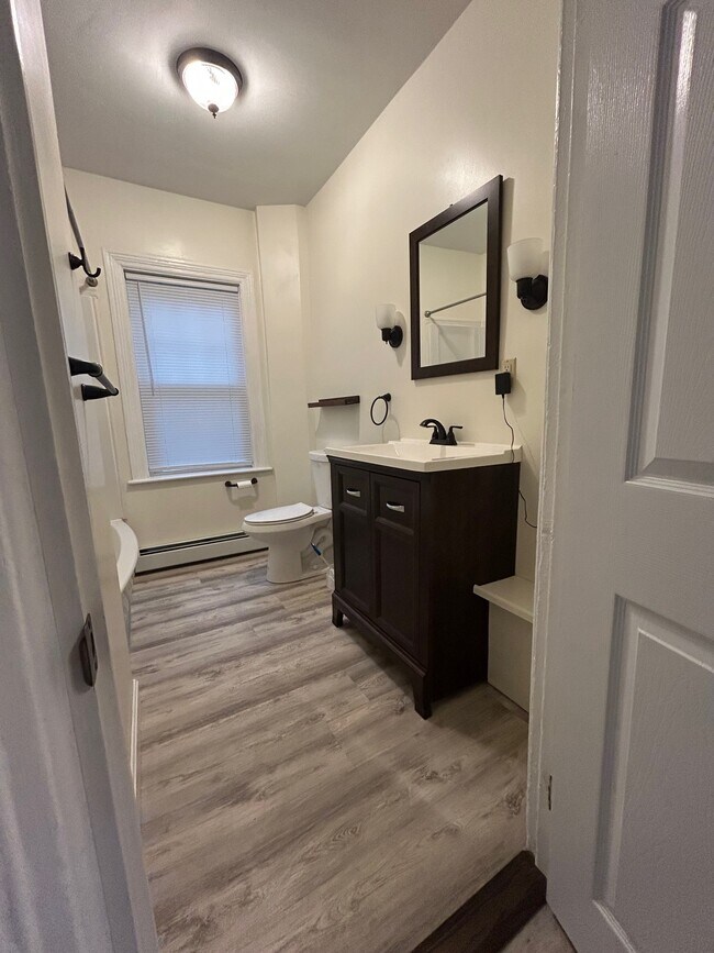 Bathroom - 125 Calverley St