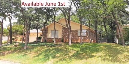 Building Photo - 2240 Shady Meadow Dr