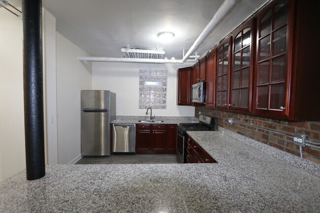 Building Photo - 937 E 54th Pl