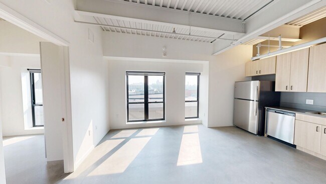 Interior Photo - 418 East Grand