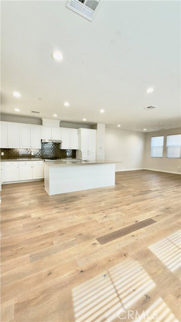 Building Photo - 130 Greenleaf Dr