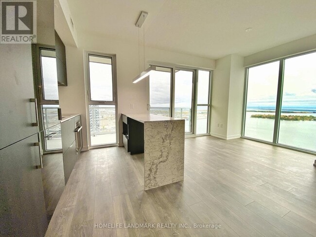 Photo du bâtiment - 15 Lower Jarvis St