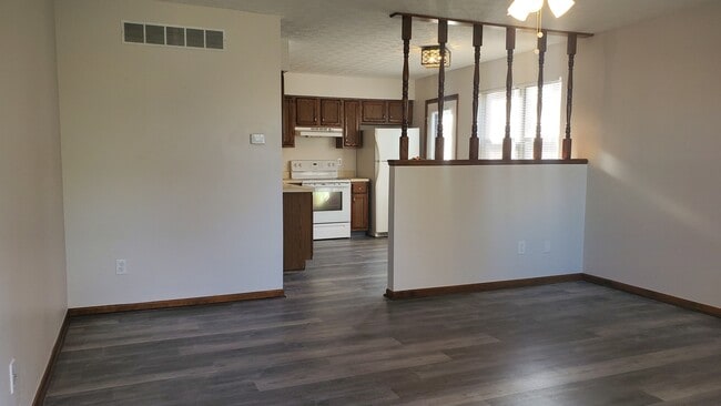 Building Photo - 2355 Deerfield Dr