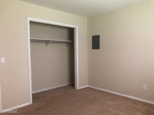 Building Photo - 2 br, 1 bath Apartment - 2004 Sycamore pl