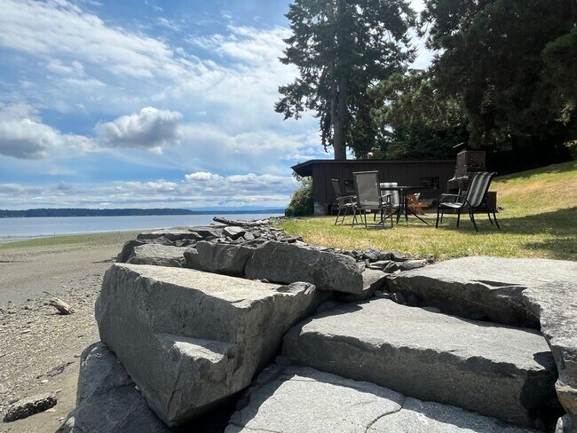 Foto del edificio - 7620 Andrews Beach Rd NE