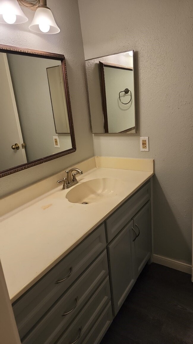 Foto del edificio - 11201 Lynbrook Dr