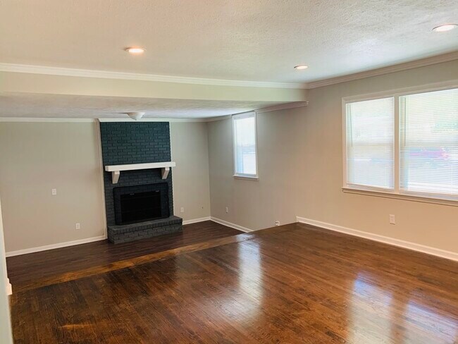 Beautiful Three Bedroom W Hardwood Floors House For In Beautiful Three Bedroom W Hardwood