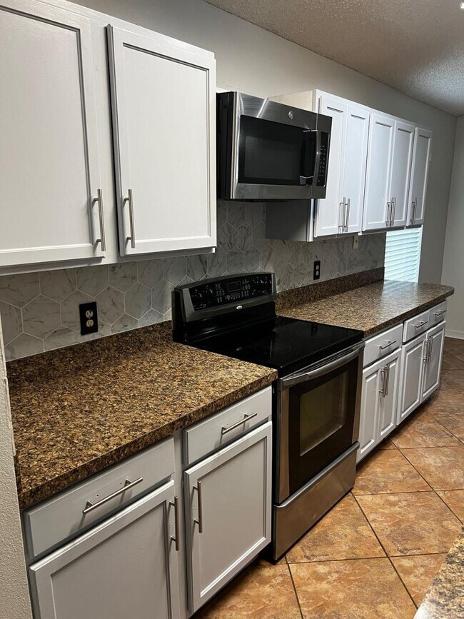 Foto del edificio - 3.0 bedroom in Gibsonton Florida 33534