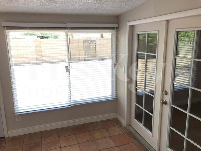 Building Photo - 7427 E McKinley St