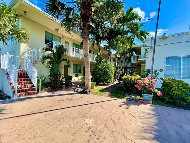 Foto del edificio - 8420 Byron Ave