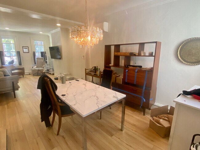 Foto del edificio - 1422 N Lawrence St
