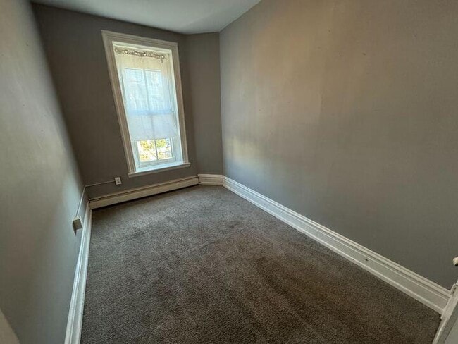 Building Photo - 54 Bloom St