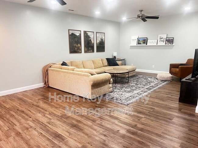 Building Photo - 1593 E Scenic Sunrise Dr