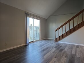 Building Photo - 22106 Maple Ct