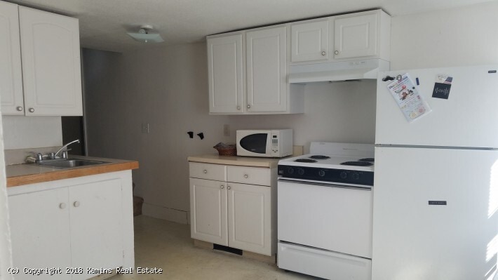 Kitchen - 1039 N Pleasant St