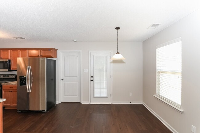 Building Photo - 9456 Darren Cir S