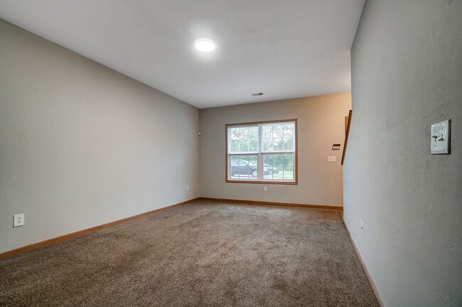 Interior Photo - 1131 North Byrne (MAIN)