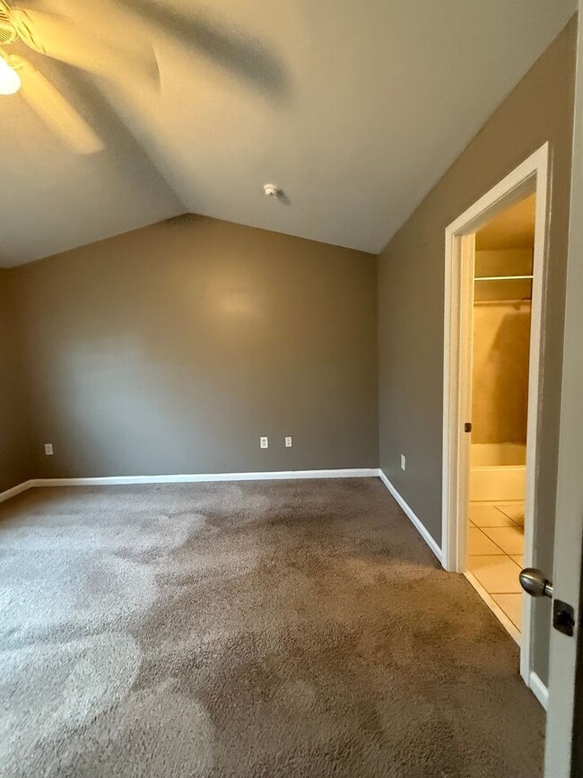 Building Photo - 06-204 Tennoppzone