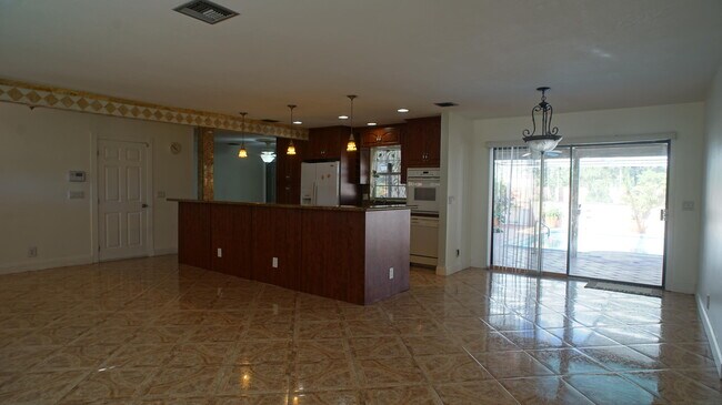 Building Photo - 5051 Buchanan Rd