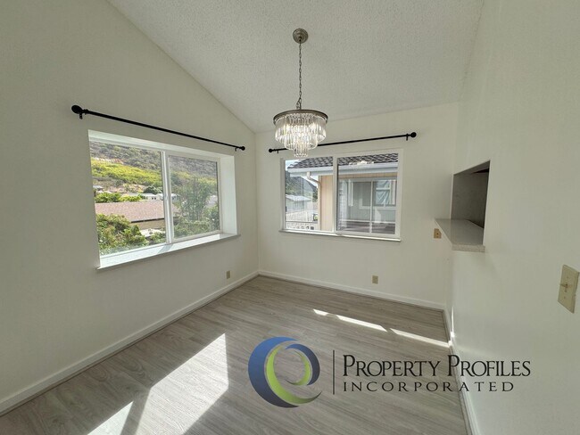 Building Photo - Kuliouou - 3 Bedroom, 2 Bath House - Avail...