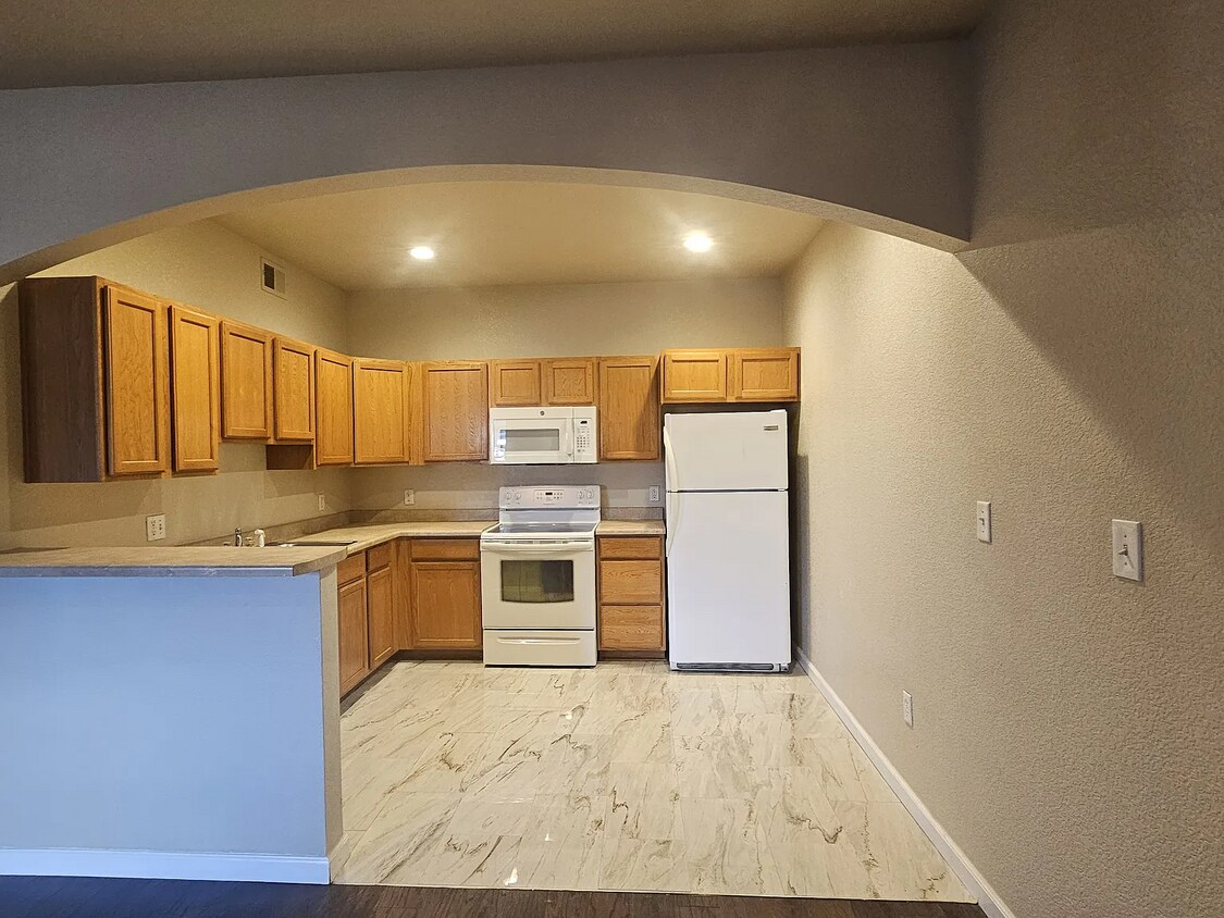 Foto principal - 875 E 78th Ave