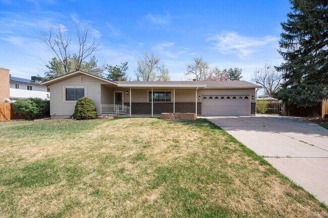 Building Photo - 5 bedroom / 2 bath / Beautifully Updated