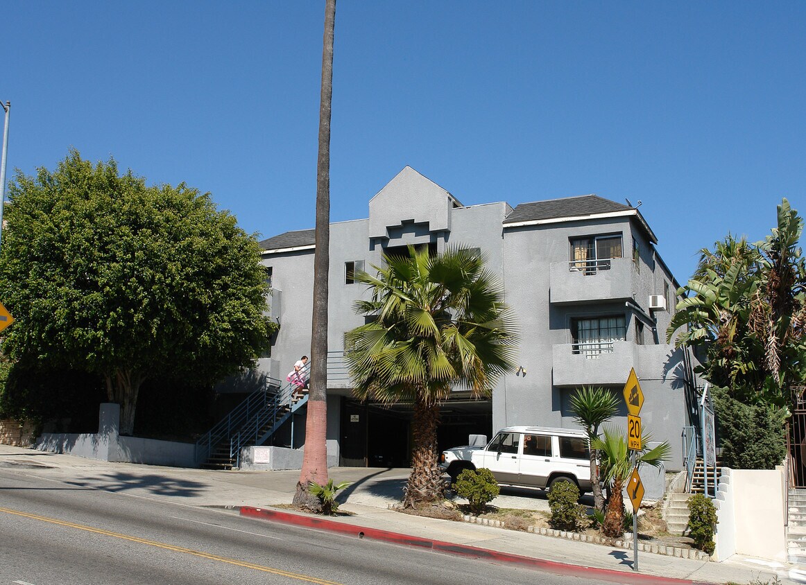 Building Photo - 542 N Normandie Ave
