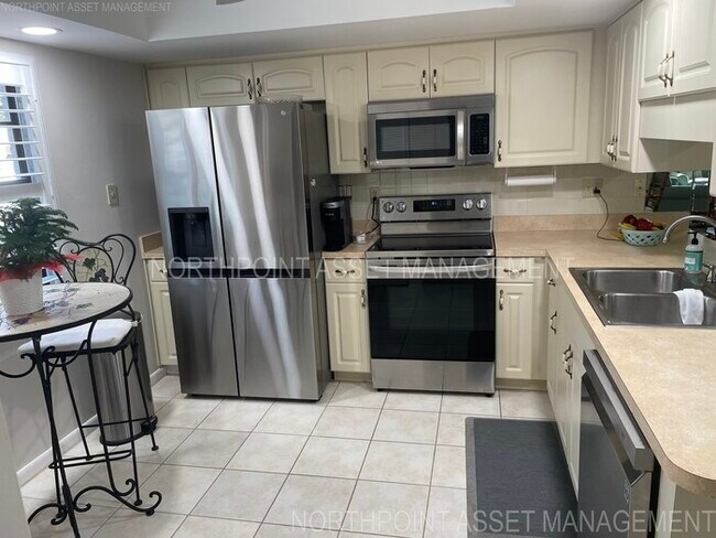 Foto del edificio - Fully Furnished Golf Course Villa