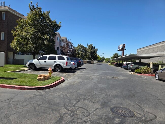 Building Photo - 380 N 500 W