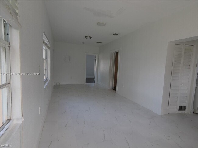 Foto del edificio - 3 br, 2 bath House - 2272 NW 2nd St # 2
