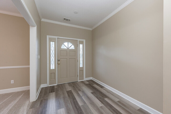 Building Photo - 6010 Garden Oaks Dr