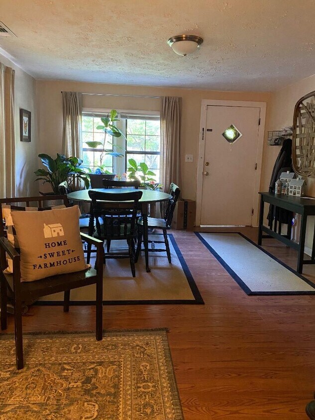 Foto principal - 308 Pine Street Northeast