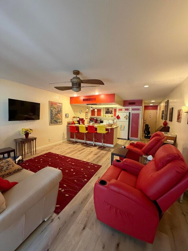 Foto del edificio - 1655 E Palm Canyon Dr