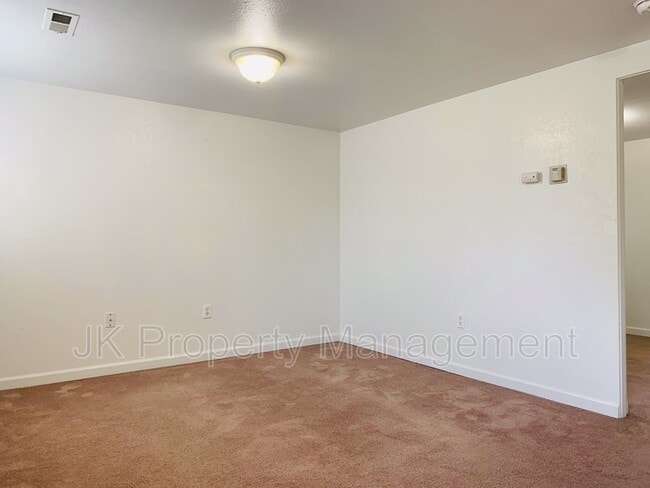 Building Photo - 4000 Ella Ave