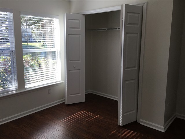 Foto del edificio - 385 Bostwick Cir