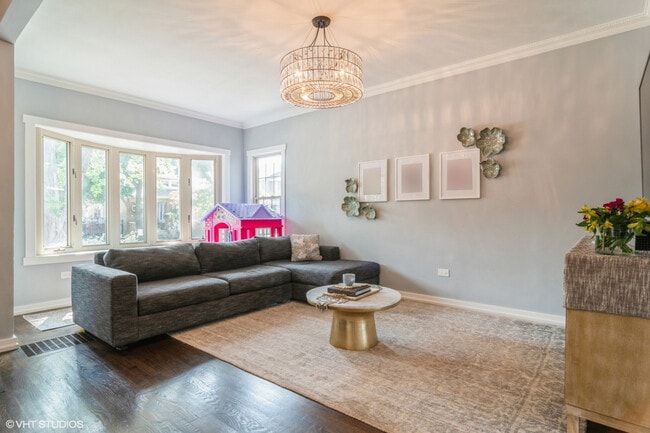 Building Photo - 4024 N Maplewood Ave