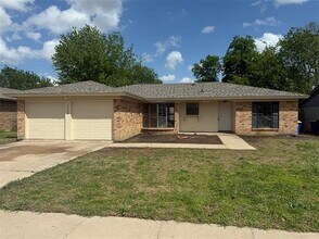 Building Photo - 7528 Meadowlark Ln N