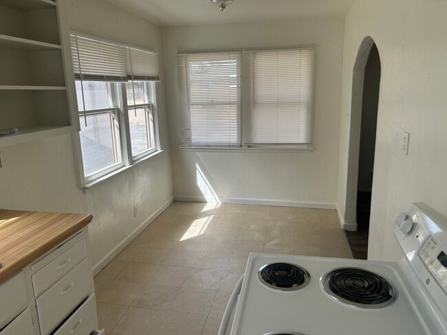 Building Photo - 1340 N Linden Ave