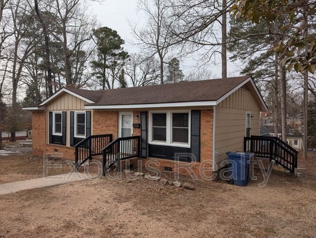 Building Photo - 401 Hickory Ave