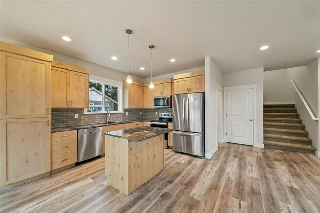 Building Photo - Spacious 3 Bed, 2.5 Bath Rental in Homedal...
