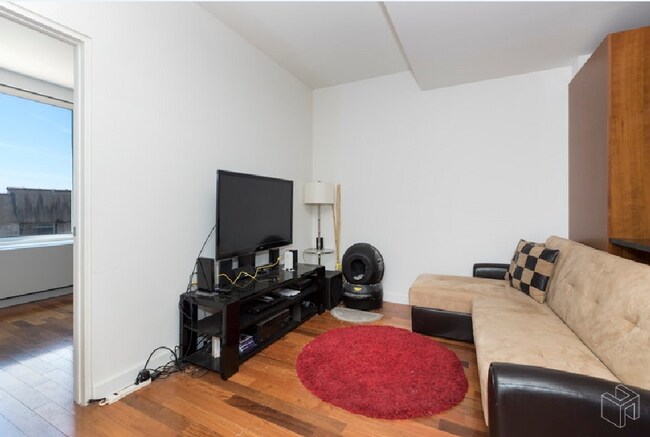 Foto del edificio - 2BR Rental W/Private Terrace In LIC!